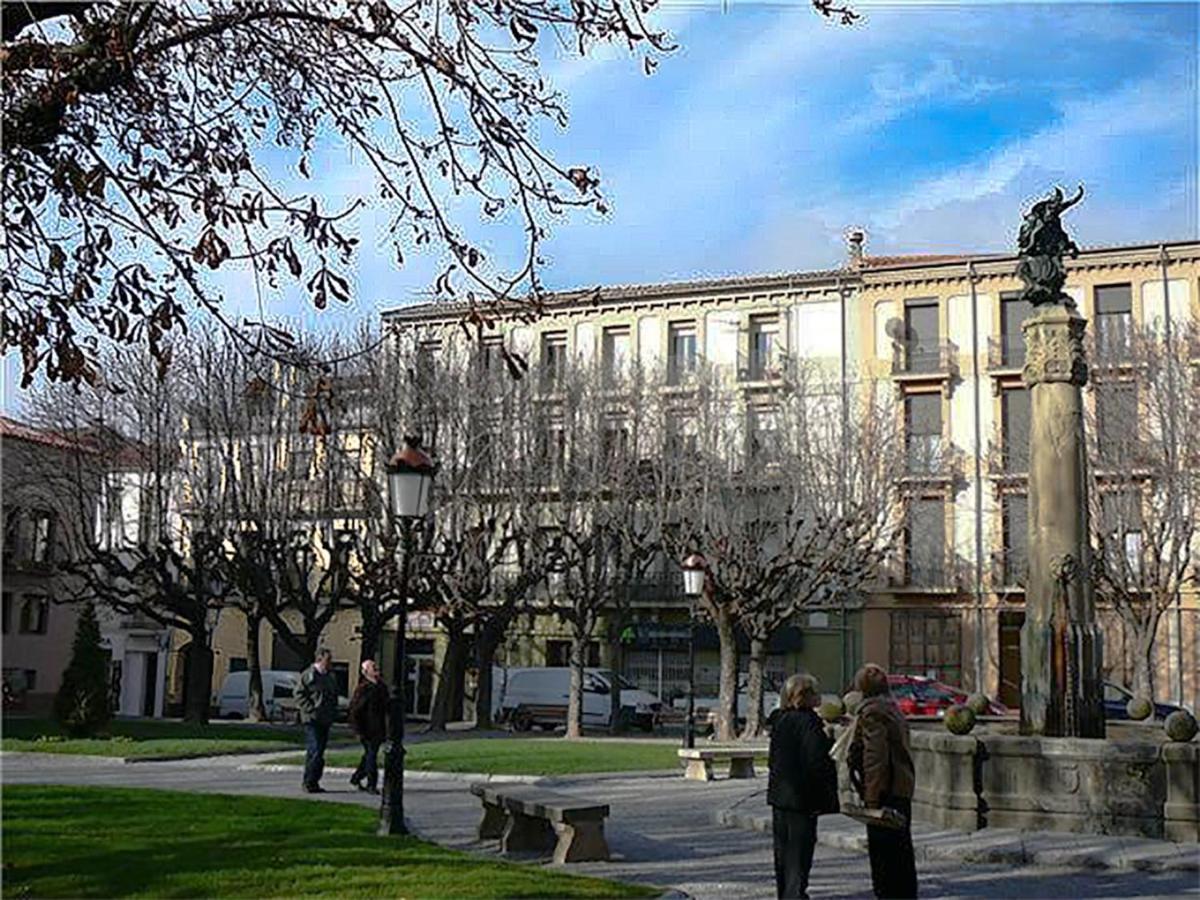 Casa Matilda - Apartamento Con Chimenea, Vistas, Rustico-Elegante En El Centro Sant Joan de les Abadesses Kültér fotó